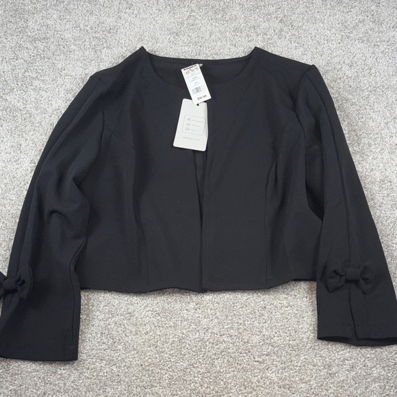 Elegant Black Cropped Jacket with Bow Details women’s size large - Picture 1 of 5